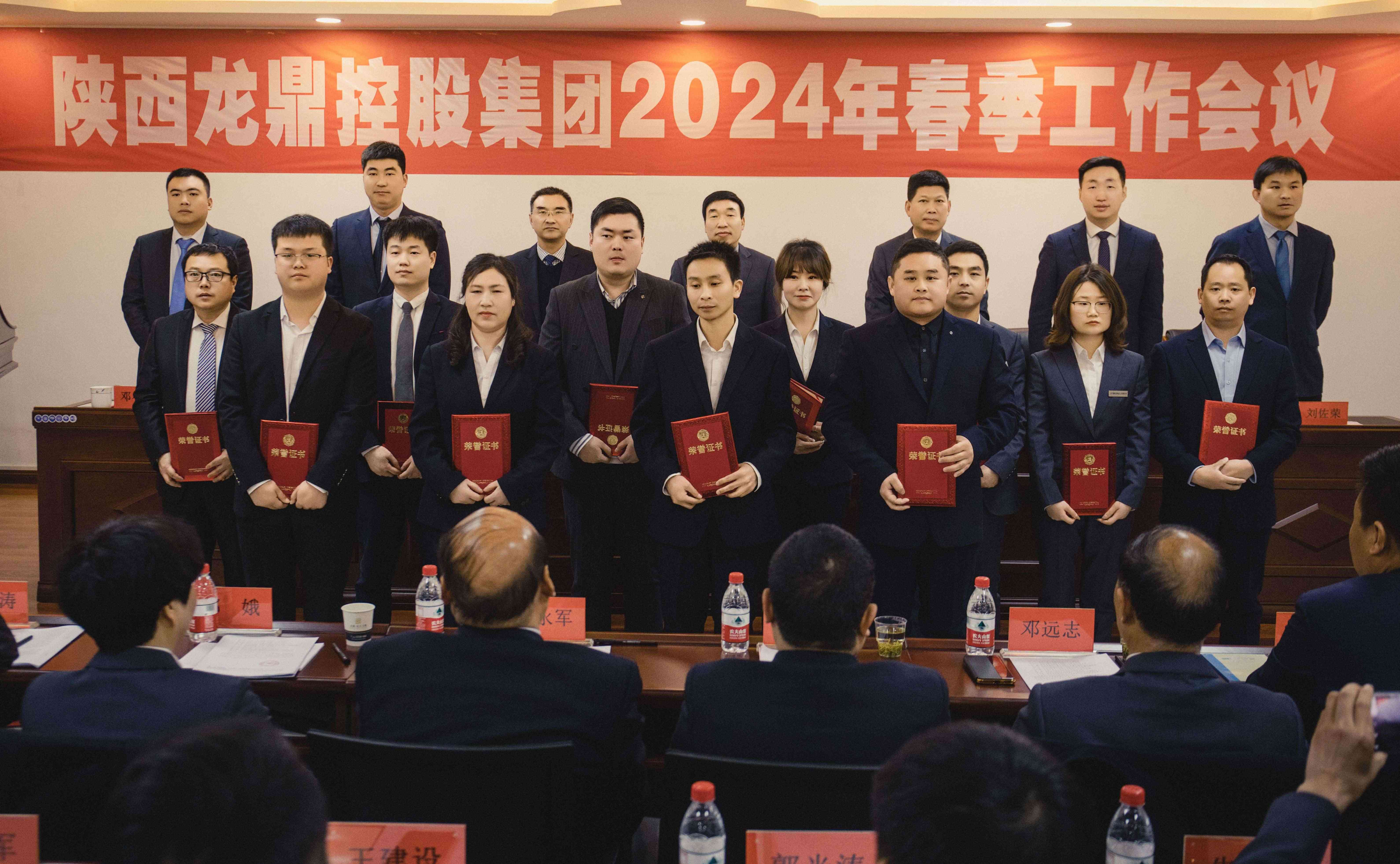 先进个人合影(1).jpg
